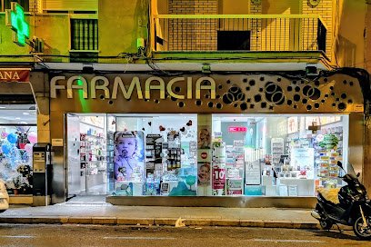 Farmacia Farmacia Carrillo Peralvarez (frente a consultas externas del materno) en Granada